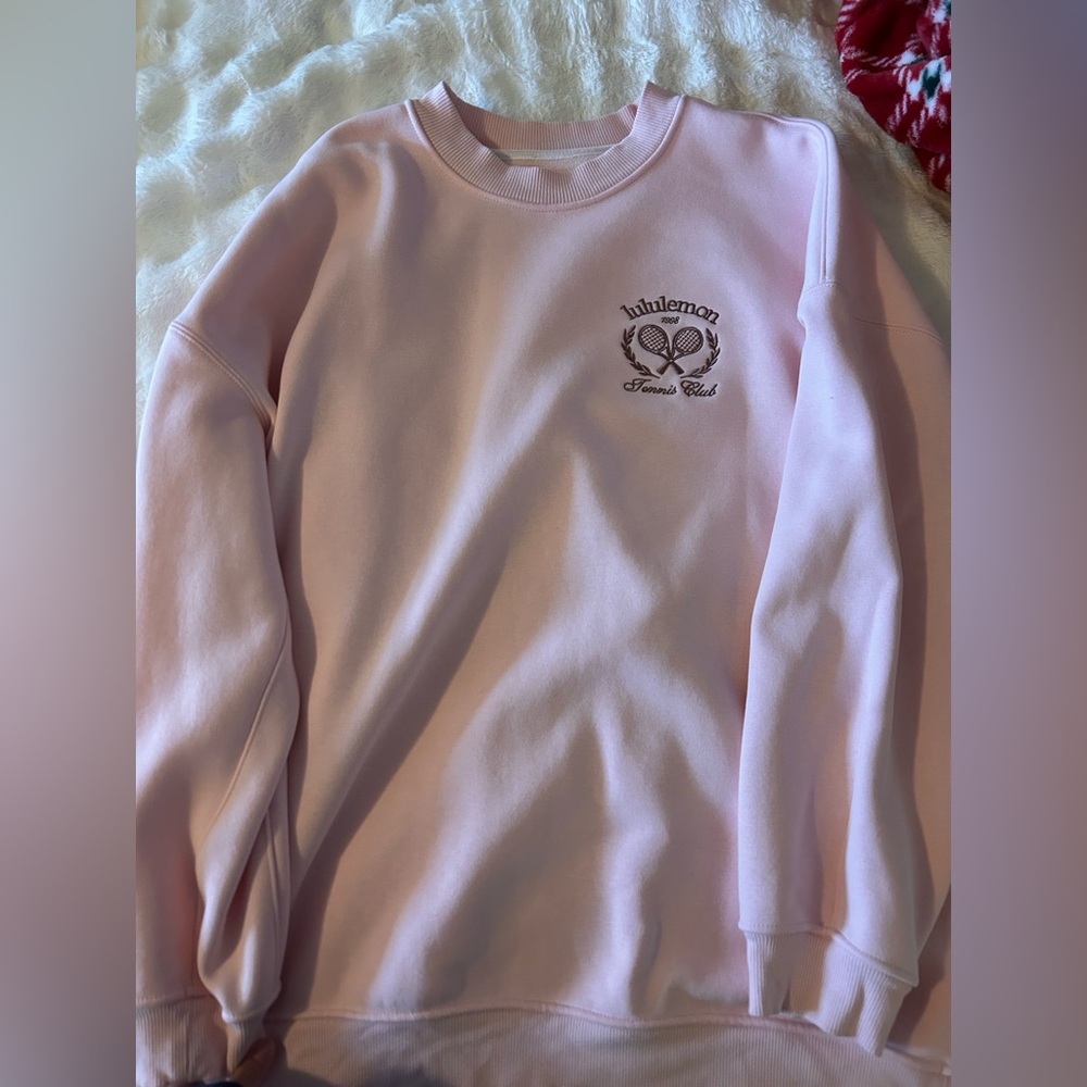 Lululemon pink crew